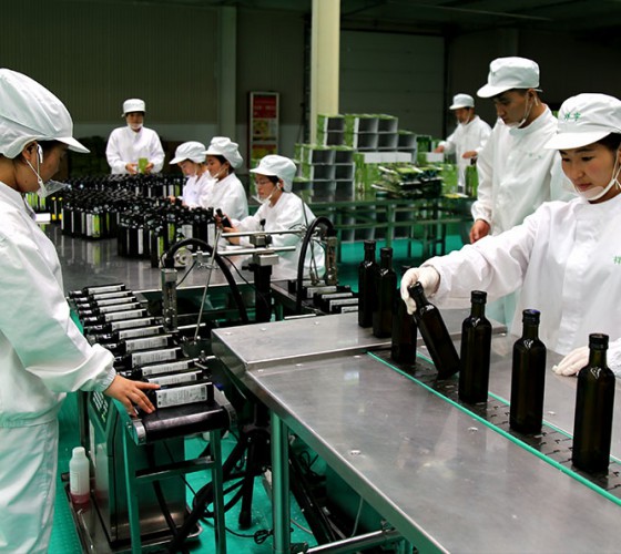 祥宇特級(jí)初榨橄欖油作為國(guó)產(chǎn)優(yōu)質(zhì)橄欖油，始終以質(zhì)量求生存、以品牌謀發(fā)展、以質(zhì)量創(chuàng)業(yè)績(jī)、以品質(zhì)追卓越。在近20年的辛苦耕耘，在品質(zhì)方面的不斷改進(jìn)..